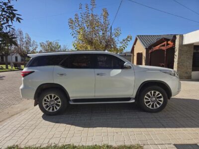 Toyota sw4 srx 2.8tdi 4x4 at 2022 60.000km blanca