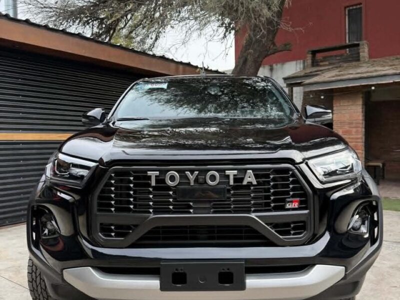 Toyota hilux gr 4 sport 2026 3.000km negra impecable