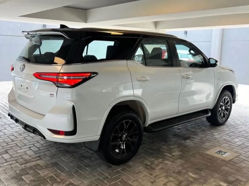 Toyota sw4 grs 2.8tdi 224cv blanca fisica 2026