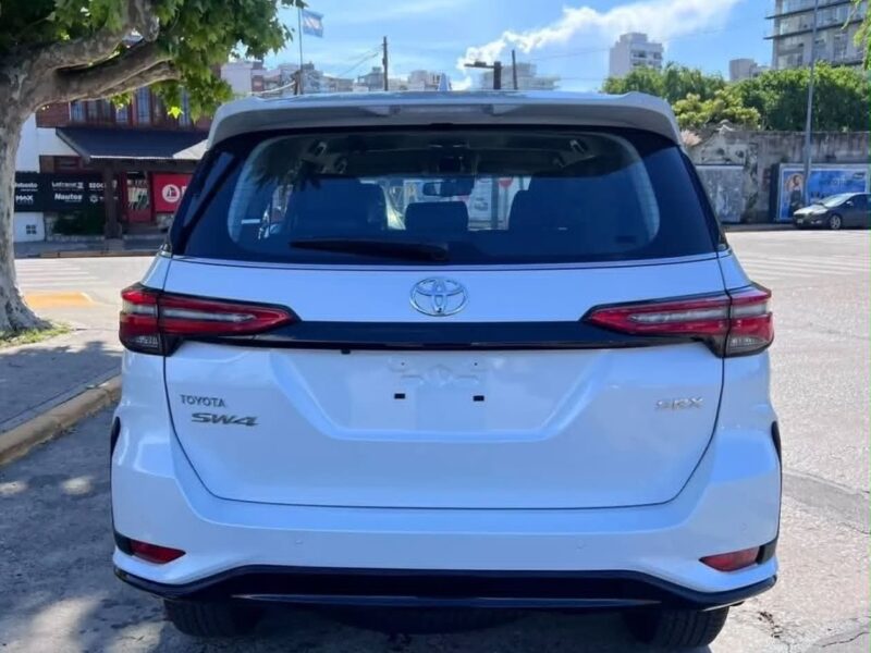Toyota sw4 srx 2.8tdi 204cv blanca 0km
